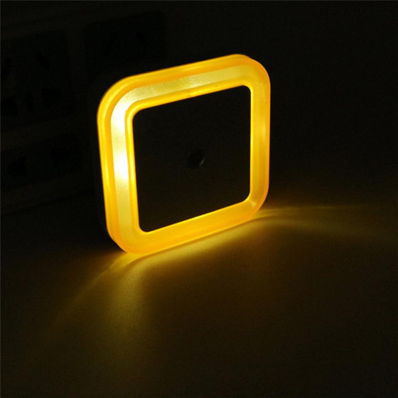 LED нощна лампа за контакт със сензор - Купете сега!