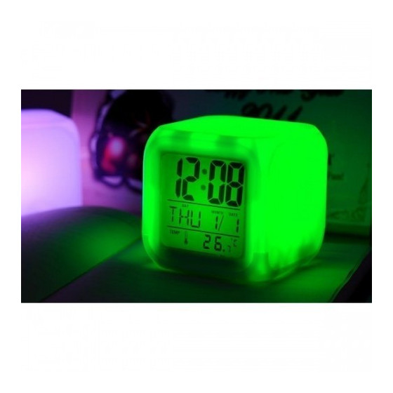 Настолен LED часовник с 7 цвята – модерно решение