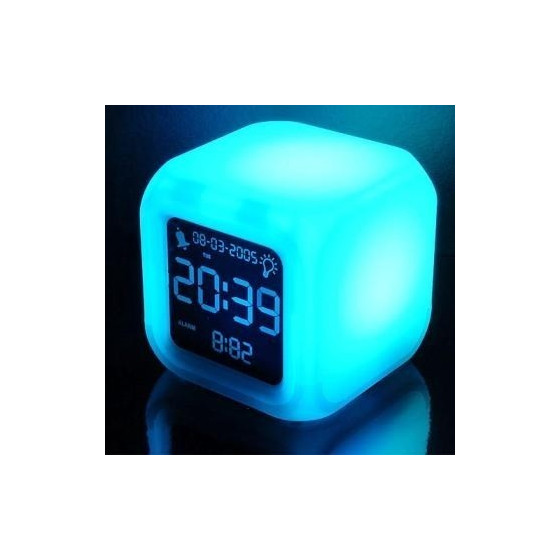 Настолен LED часовник с 7 цвята – модерно решение
