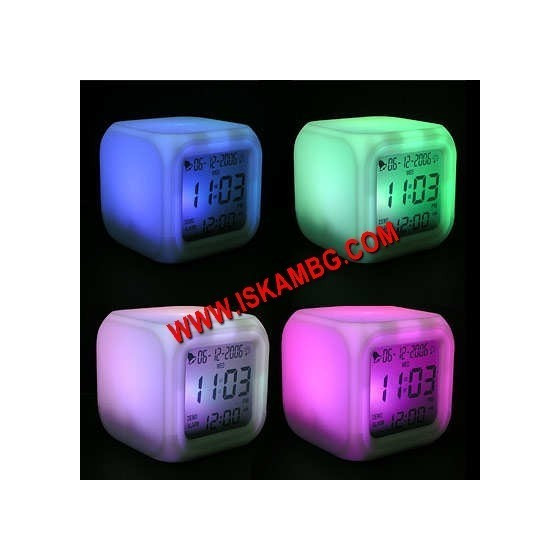 Настолен LED часовник с 7 цвята – модерно решение