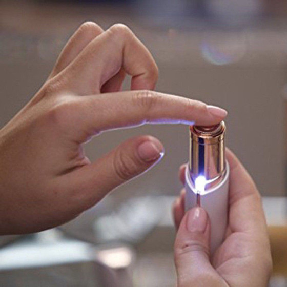 Дискретен епилатор Flawless във формата на червило | Купете сега